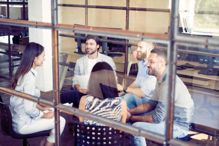 Réunion de communication de collaborateurs lors d'un déménagement d'entreprise